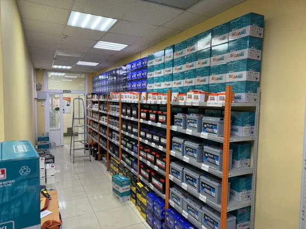 Магазин аккумуляторов в Вологде по адресу улица Ленинградская дом 136 со стороны улицы Южакова