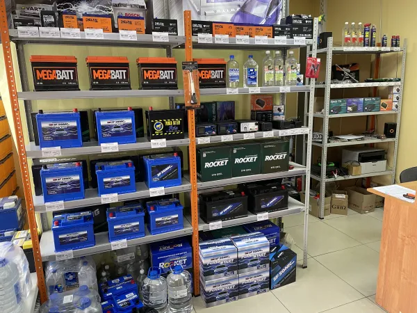 Магазин аккумуляторов в Вологде по адресу улица Ленинградская дом 136 со стороны улицы Южакова