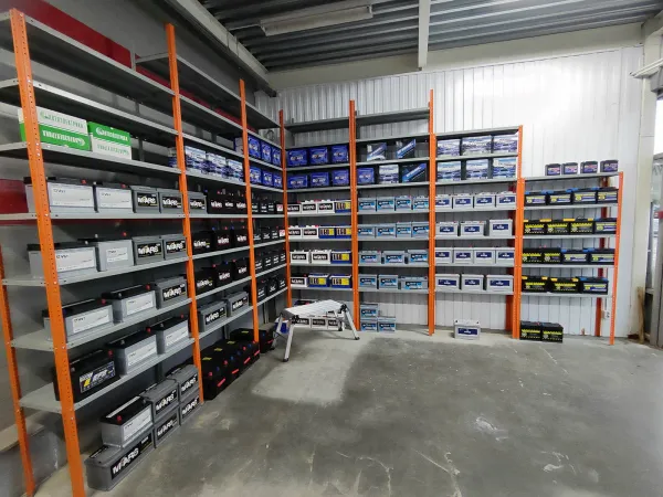 Магазин аккумуляторов в Ярославле по адресу проспект Фрунзе дом 30 (ТЦ Аксон)